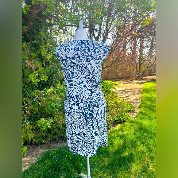 LAND’S END Elegant navy blue and White Floral Dress - Picture 7 of 8